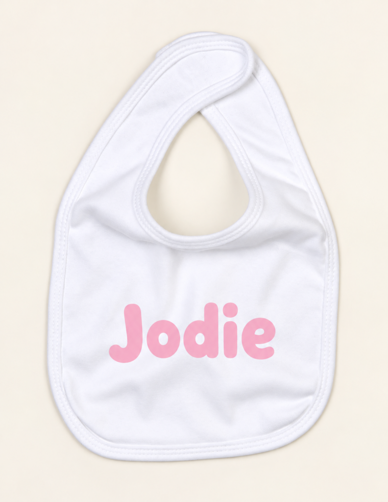 Voorbeeld van een wit slabje met de naam Jodie in babyroze flexopdruk